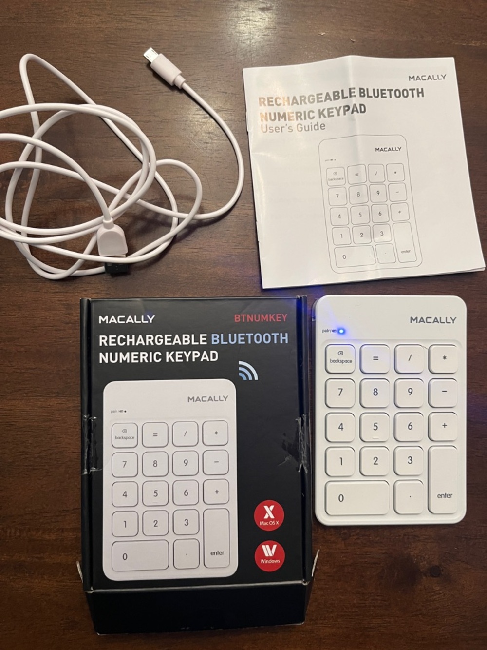 Macally Rechargeable Bluetooth Numeric Keypad in White